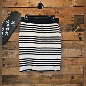 Forever 21 Essentials Women's Textured Blue & White Stripped Pencil Skirt Sz M